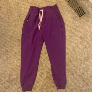 Women’s Figs Magic Purple High Waisted Scrub Pants in size small petite